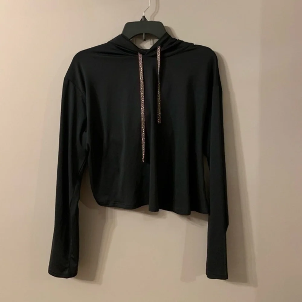 Kaia Cropped Hoodie Fabletics Color: Black/Micro Leopard Medium